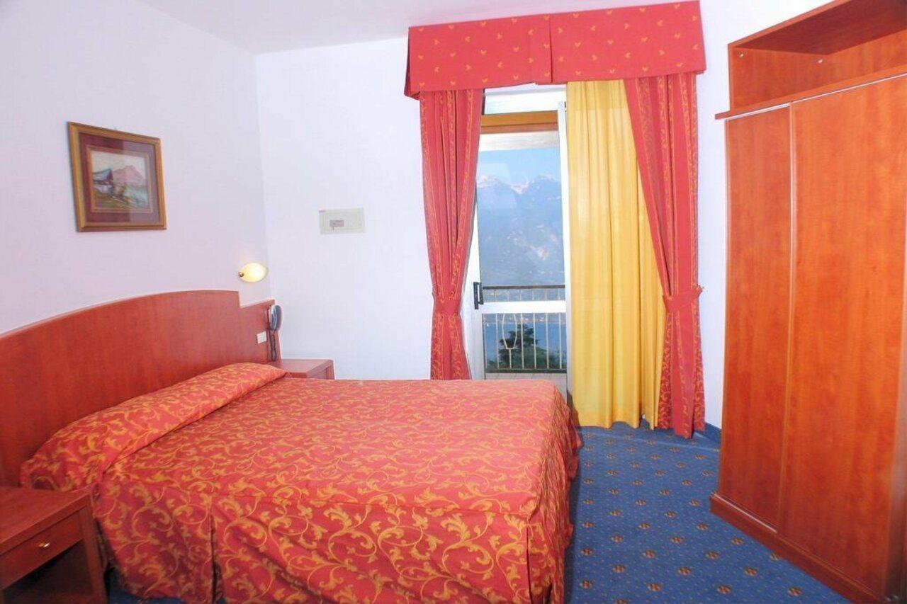 Hotel Astor Limone sul Garda Ngoại thất bức ảnh