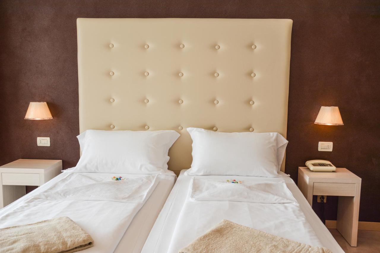 Hotel Astor Limone sul Garda Ngoại thất bức ảnh
