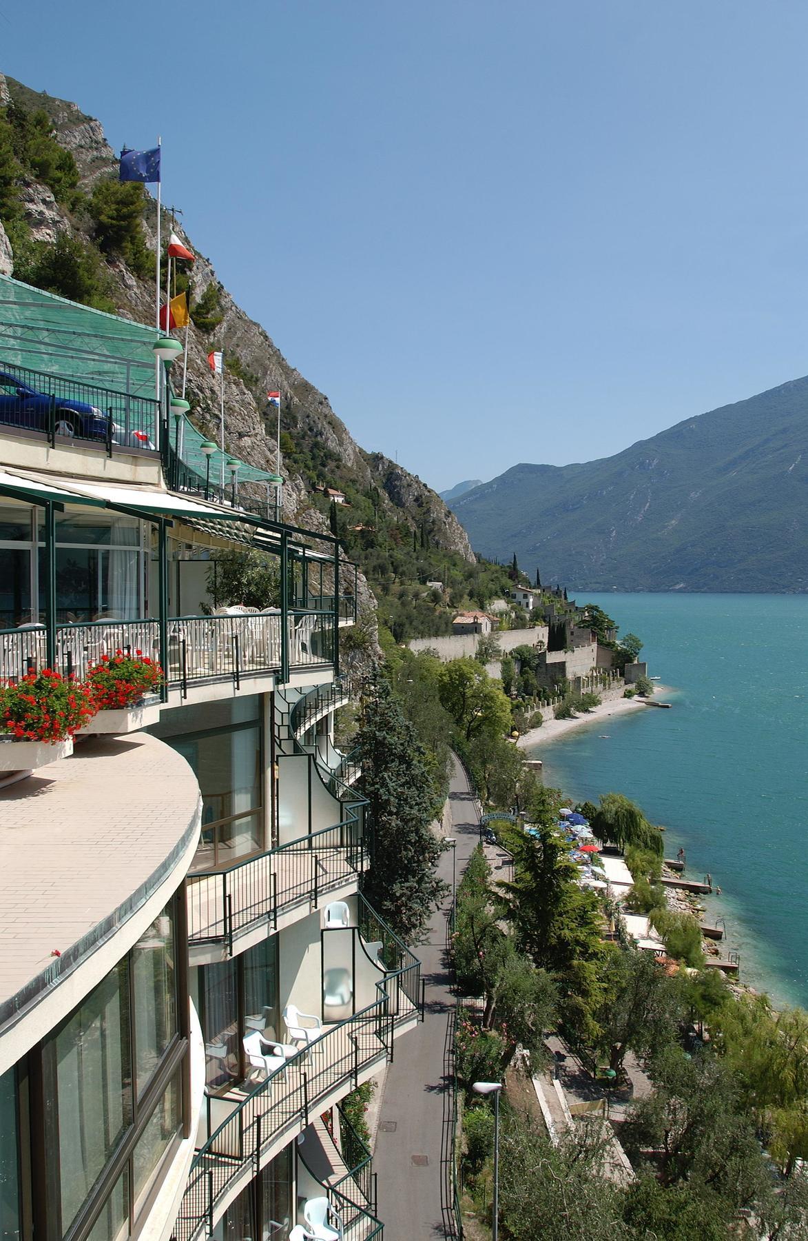 Hotel Astor Limone sul Garda Ngoại thất bức ảnh