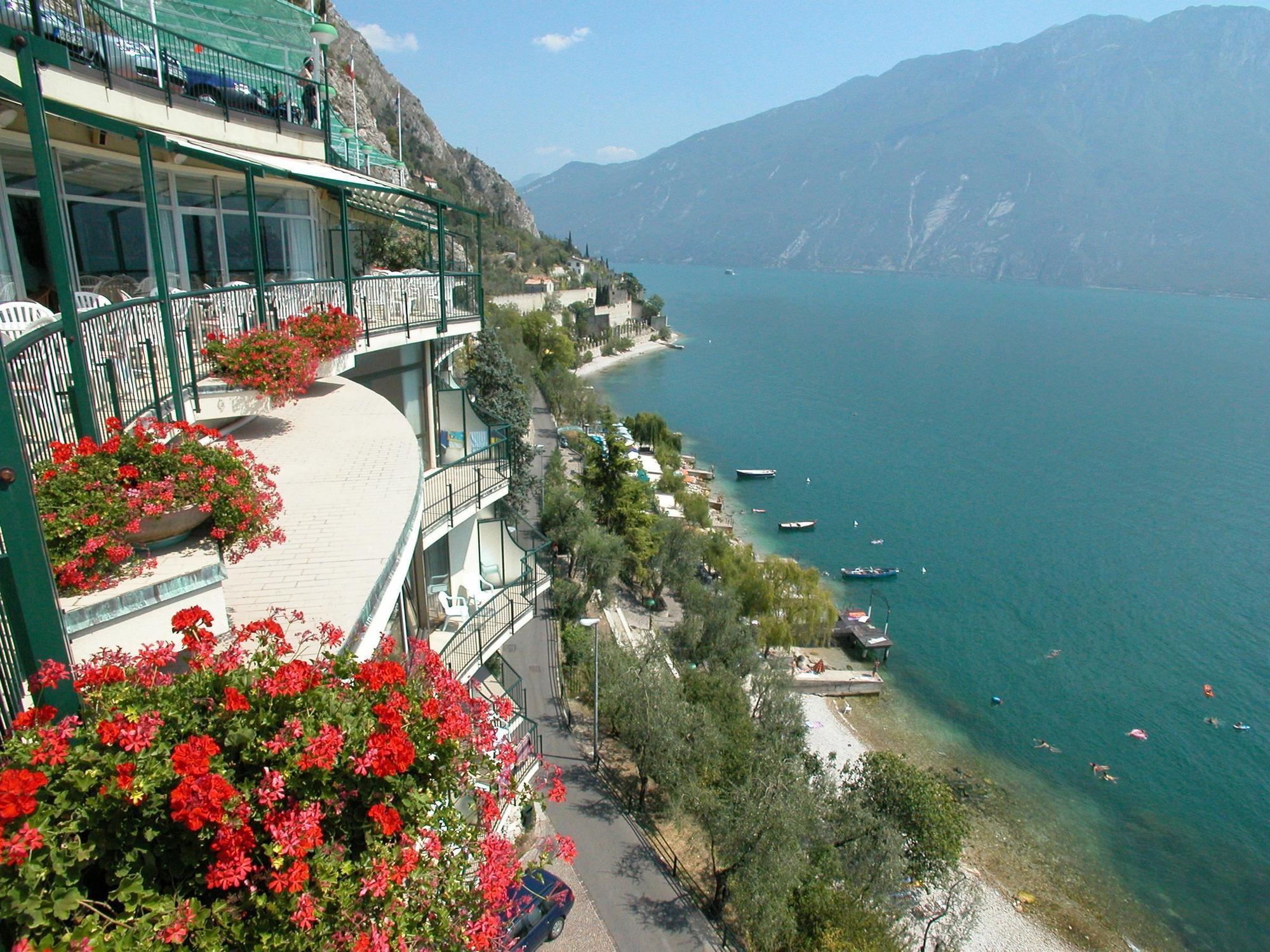Hotel Astor Limone sul Garda Ngoại thất bức ảnh